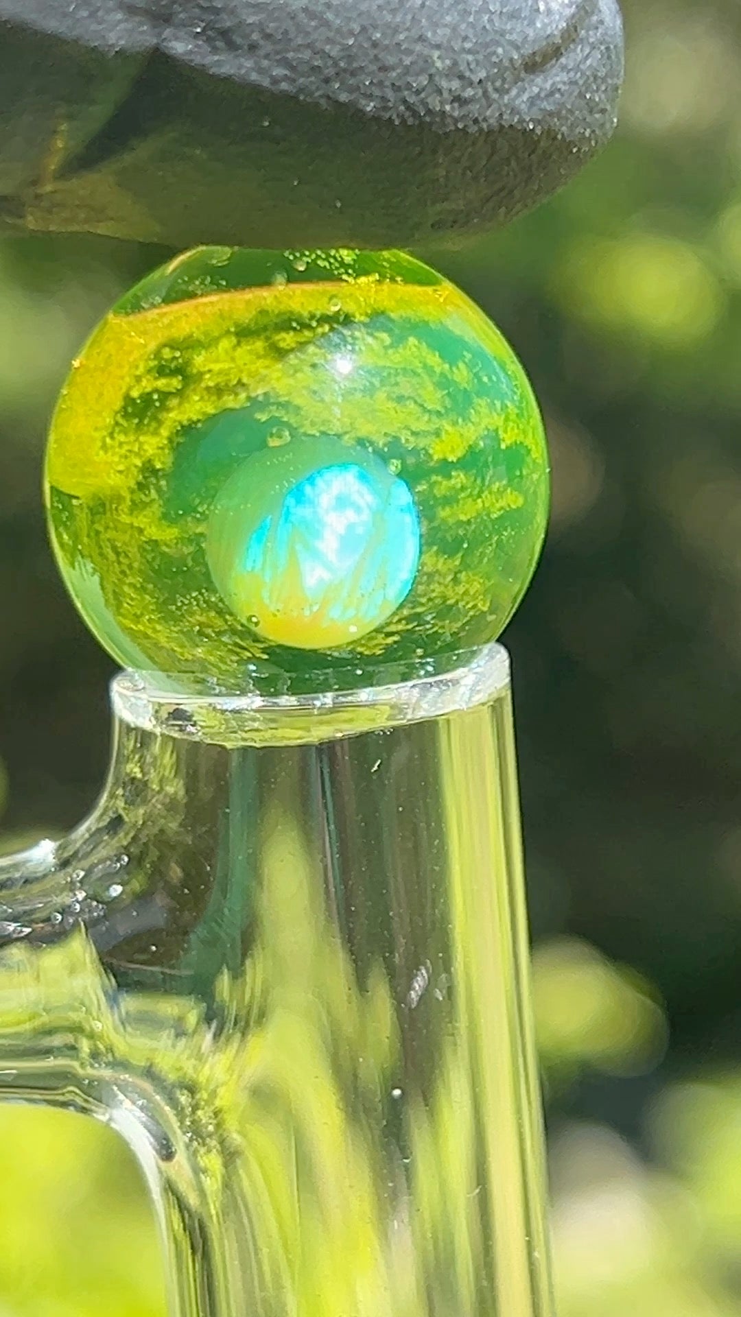 Lime White Satin Rig Glass Pipe Tako Glass   