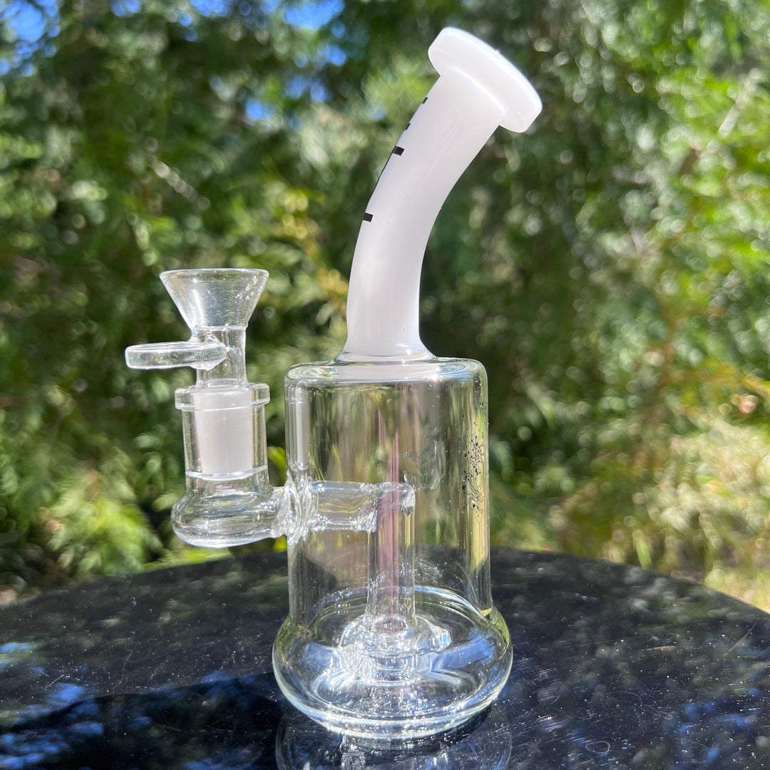 Traveler Rig Glass Pipe Urbal Technologies White  