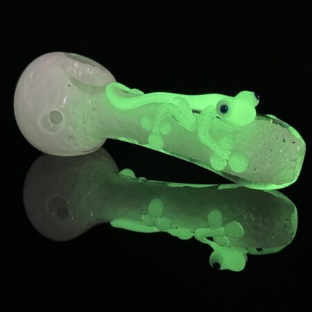 Glow Lizard Spoon Pipe
